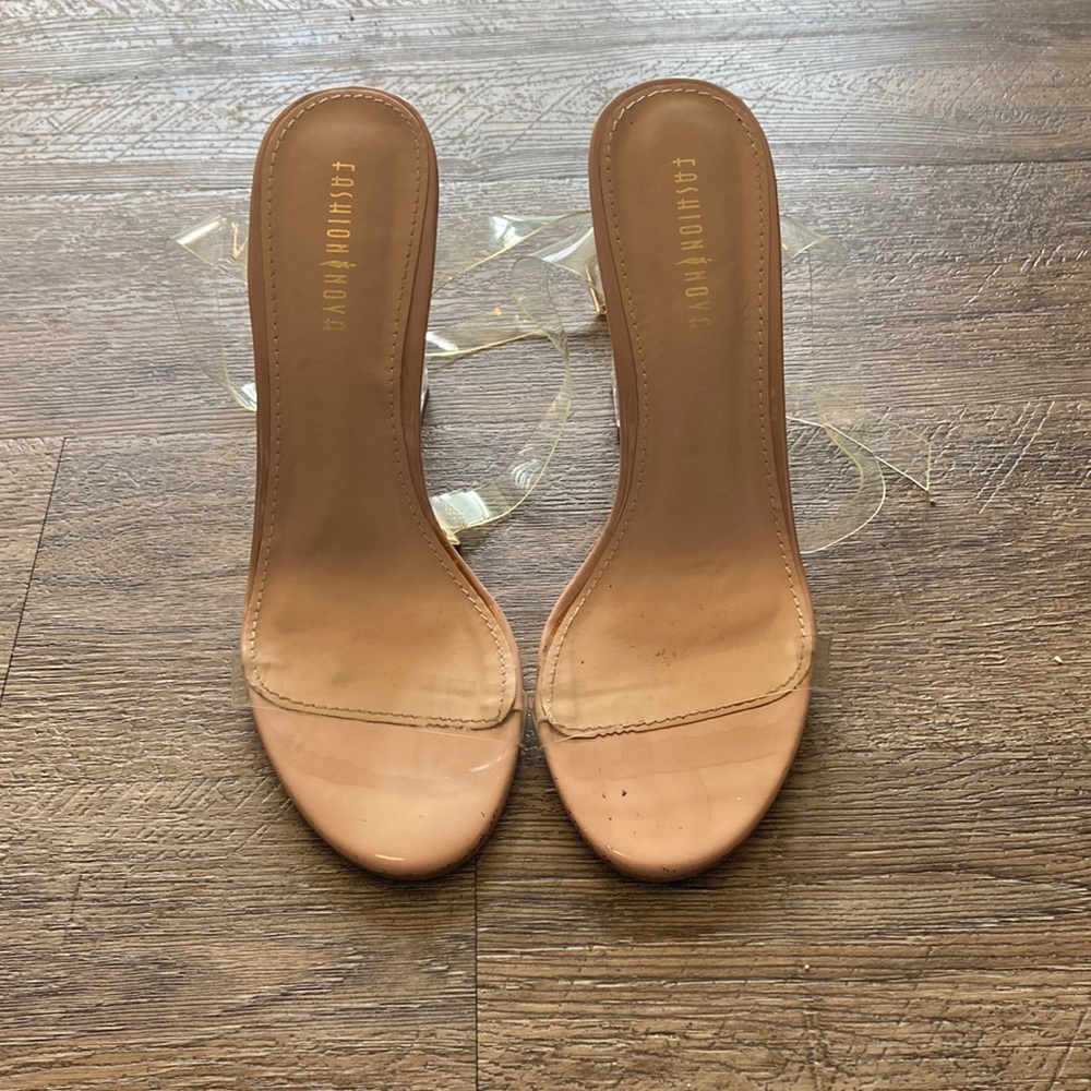 Woman’s heels size 8/5 fashion nova